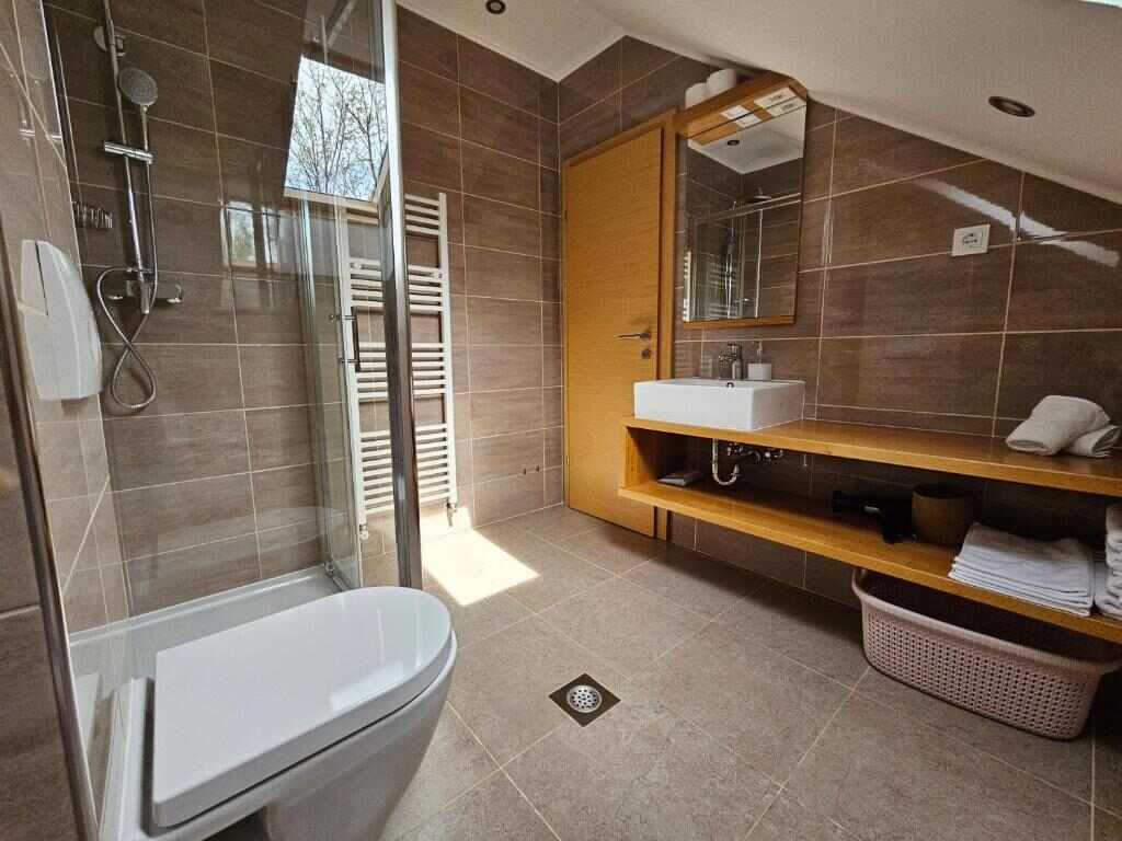 Modern private bathroom with walk-in shower